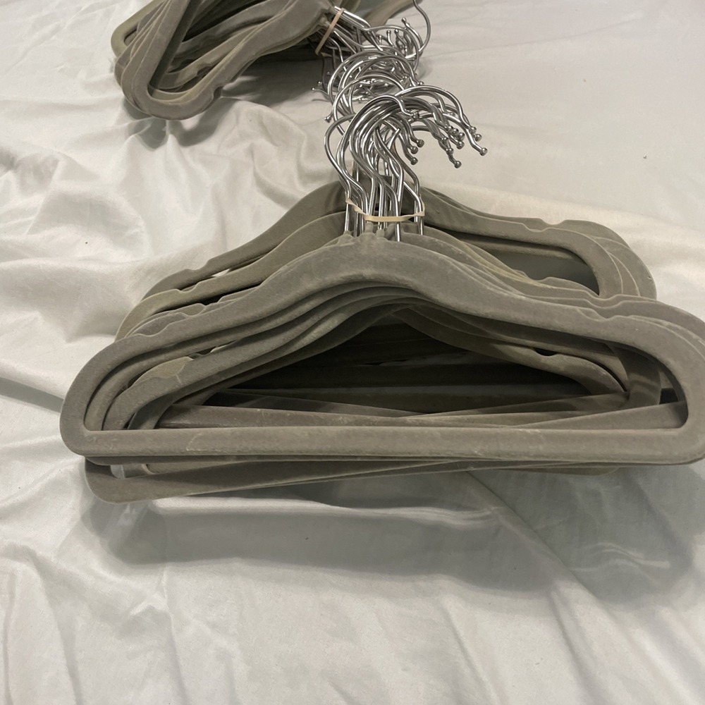 20 Childs Velvet Hangers, Grey‎